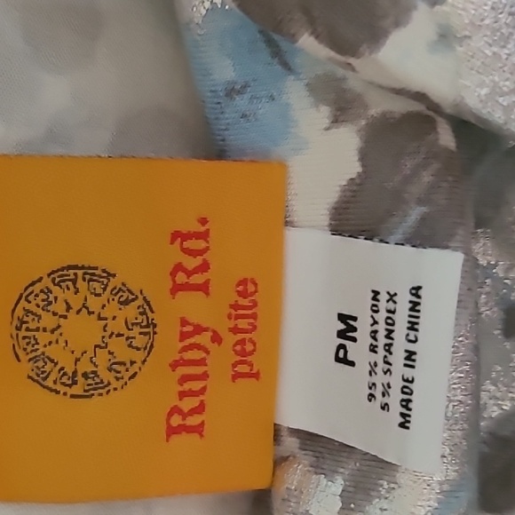 Ruby Road top from Dillard's size Petite  Med. NEVER WORN  NEW NO TAG - Picture 2 of 5